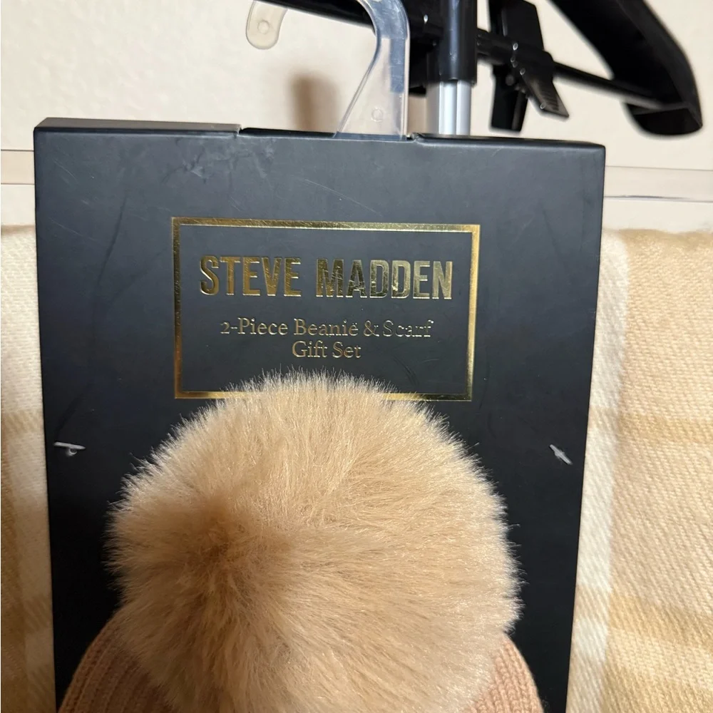 Steve Madden Beige Beanie and Checkered Scarf Set‎ - Picture 2 of 4